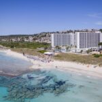 10 Melhores hotéis em Menorca perfeitos para famílias ou férias a dois